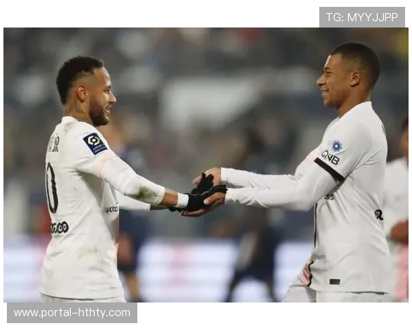 皇马主帅阿韦洛亚赛前与巴列卡诺主帅佩雷斯友好交流